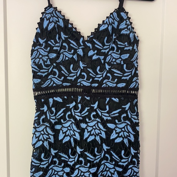 Black and blue floral lace dress - Picture 3 of 3